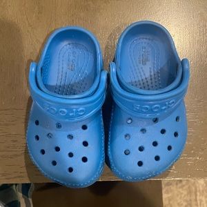 Croc size 6 toddler.